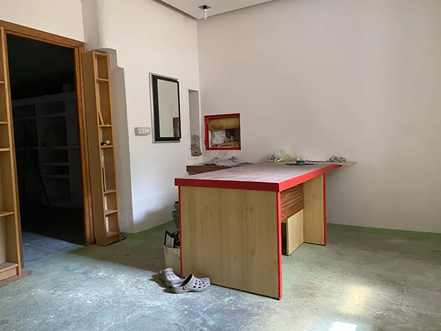 Immagine 4 di Magazzino in vendita  a Savona