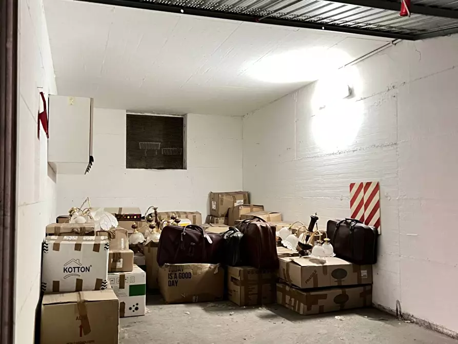 Immagine 3 di Box auto in vendita  a Savona