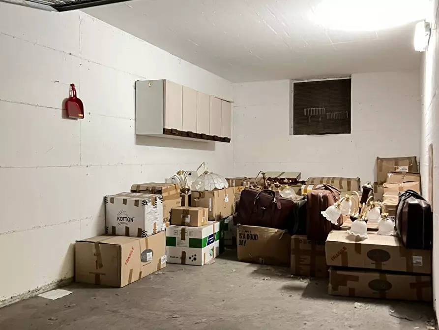 Immagine 5 di Box auto in vendita  a Savona