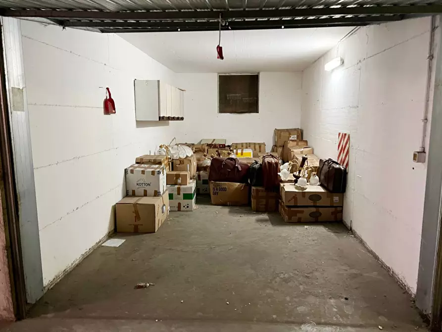 Immagine 6 di Box auto in vendita  a Savona