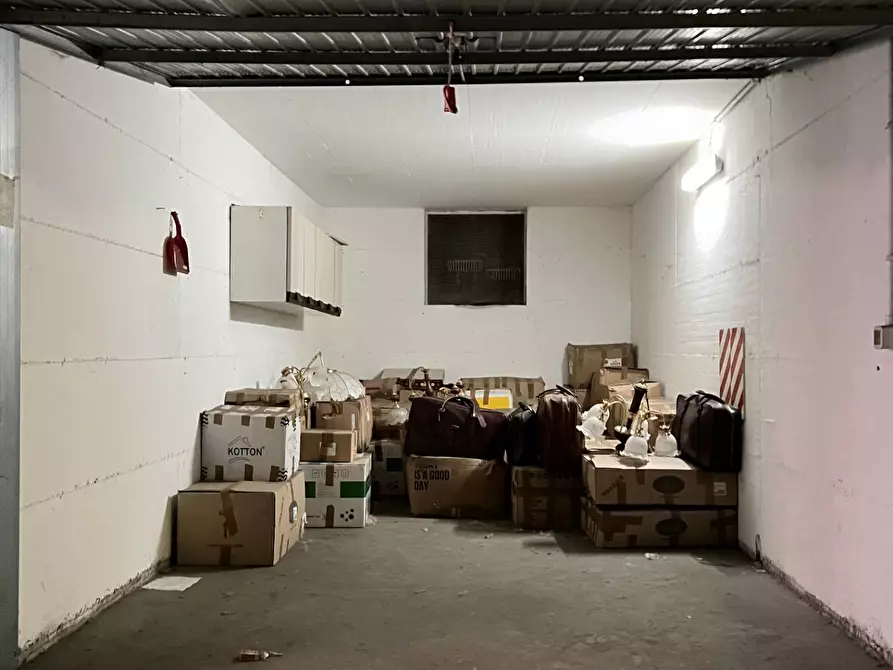 Immagine 10 di Box auto in vendita  a Savona