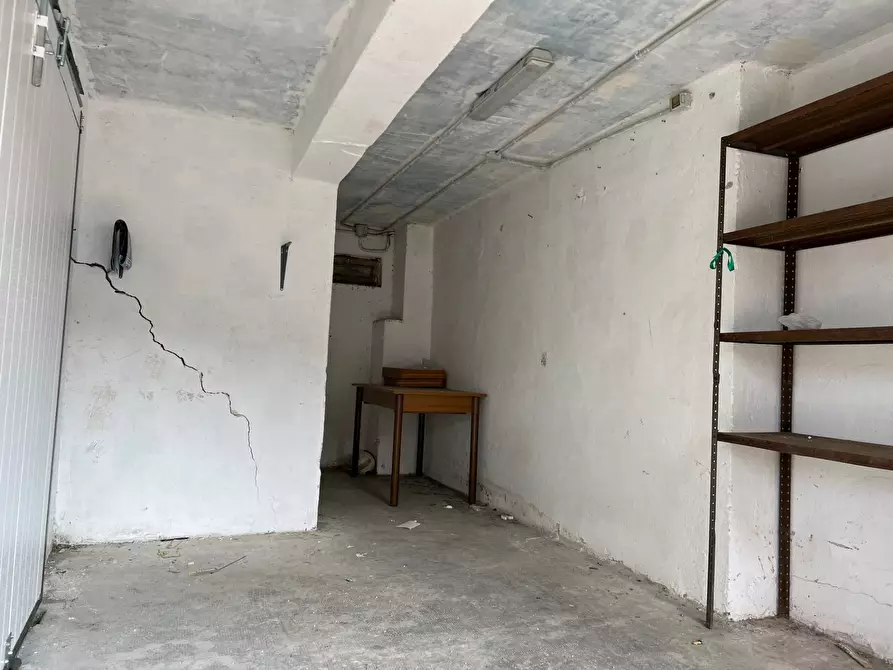 Immagine 2 di Magazzino in vendita  a Savona