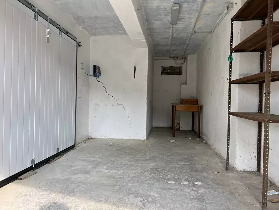Immagine 7 di Magazzino in vendita  a Savona