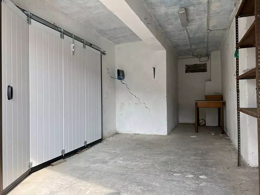 Immagine 9 di Magazzino in vendita  a Savona