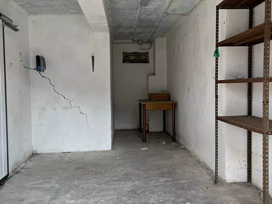 Immagine 12 di Magazzino in vendita  a Savona