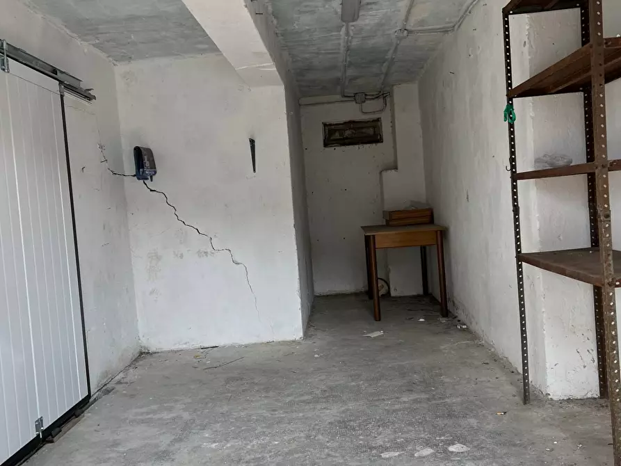 Immagine 13 di Magazzino in vendita  a Savona