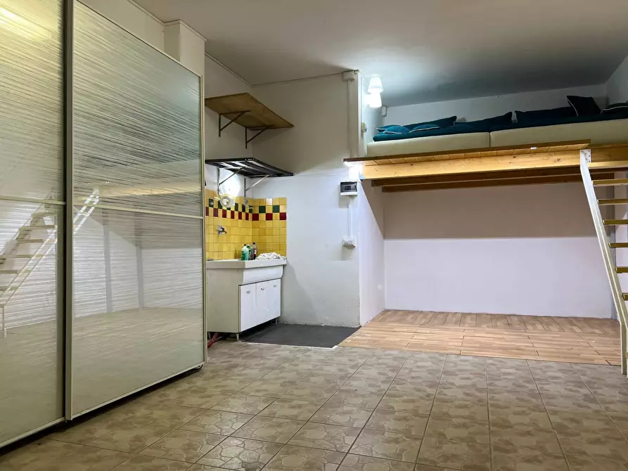 Immagine 2 di Box auto in vendita  a Savona