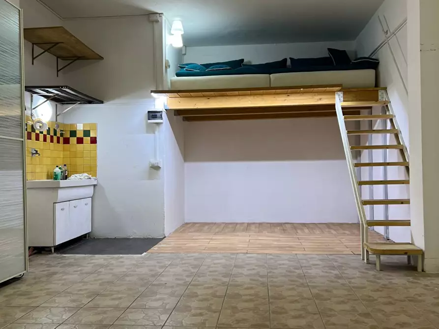 Immagine 4 di Box auto in vendita  a Savona