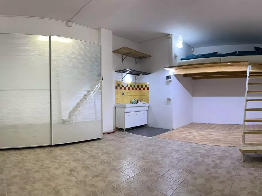 Immagine 6 di Box auto in vendita  a Savona