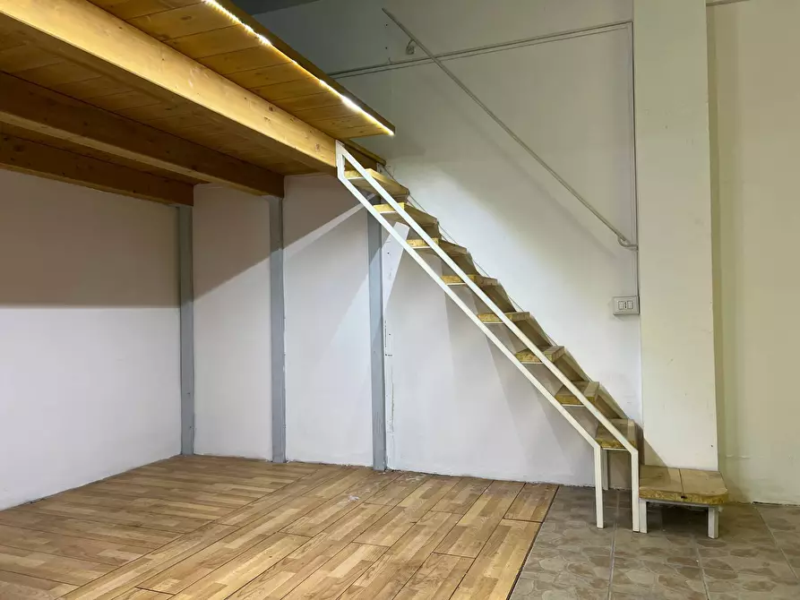 Immagine 10 di Box auto in vendita  a Savona