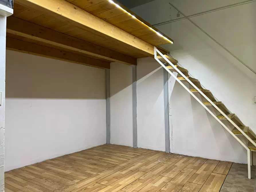 Immagine 11 di Box auto in vendita  a Savona