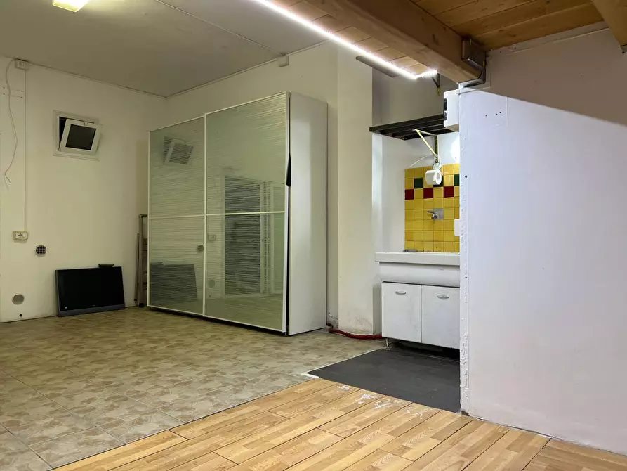 Immagine 12 di Box auto in vendita  a Savona