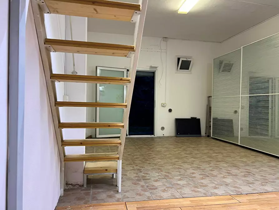 Immagine 14 di Box auto in vendita  a Savona