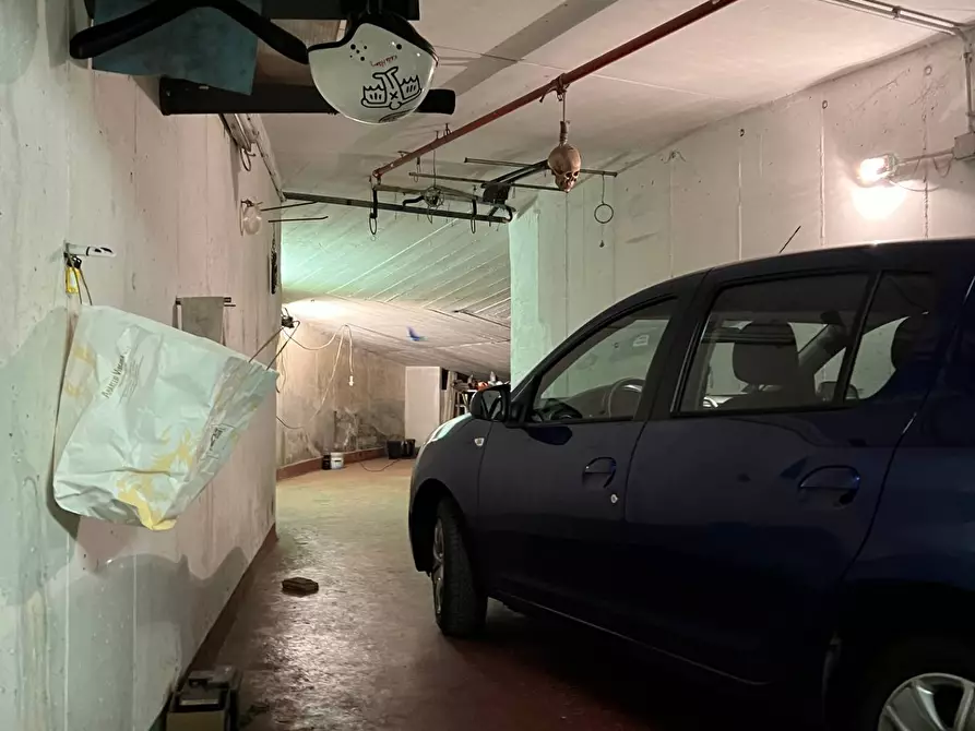 Immagine 2 di Box auto in vendita  a Savona