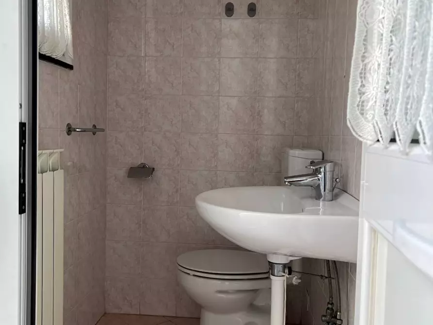 Immagine 5 di Appartamento in vendita  a Savona