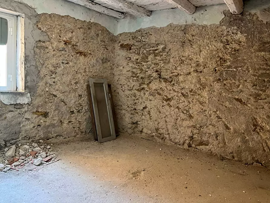 Immagine 12 di Rustico / casale in vendita  a Vezzi Portio