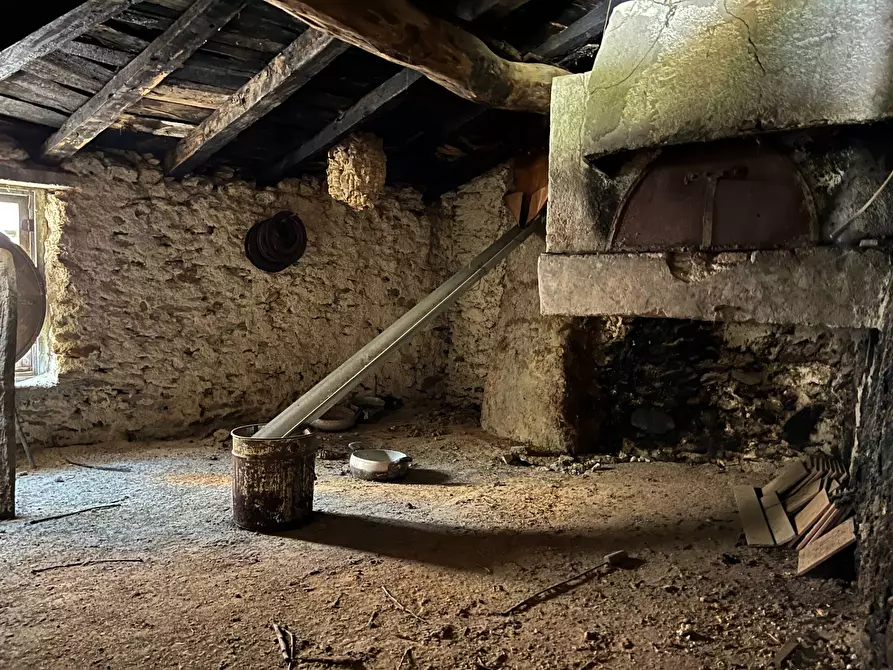 Immagine 15 di Rustico / casale in vendita  a Vezzi Portio