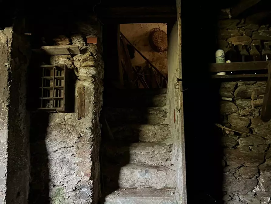 Immagine 17 di Rustico / casale in vendita  a Vezzi Portio