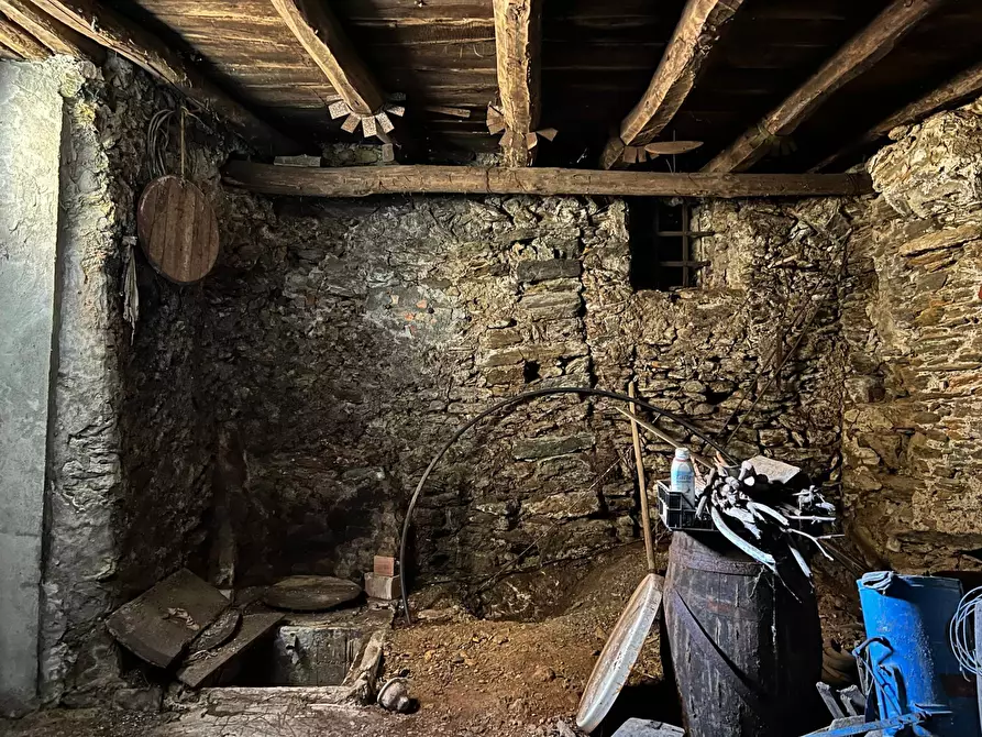 Immagine 18 di Rustico / casale in vendita  a Vezzi Portio