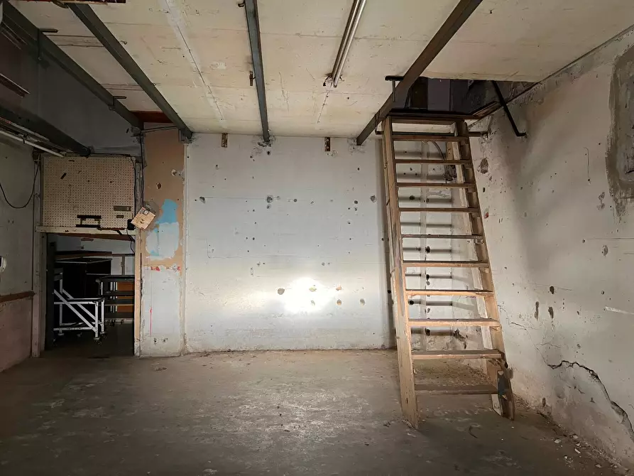 Immagine 3 di Box auto in vendita  a Savona