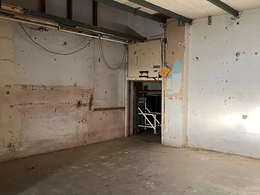 Immagine 4 di Box auto in vendita  a Savona