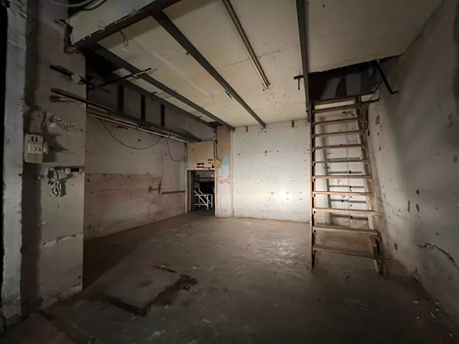 Immagine 6 di Box auto in vendita  a Savona