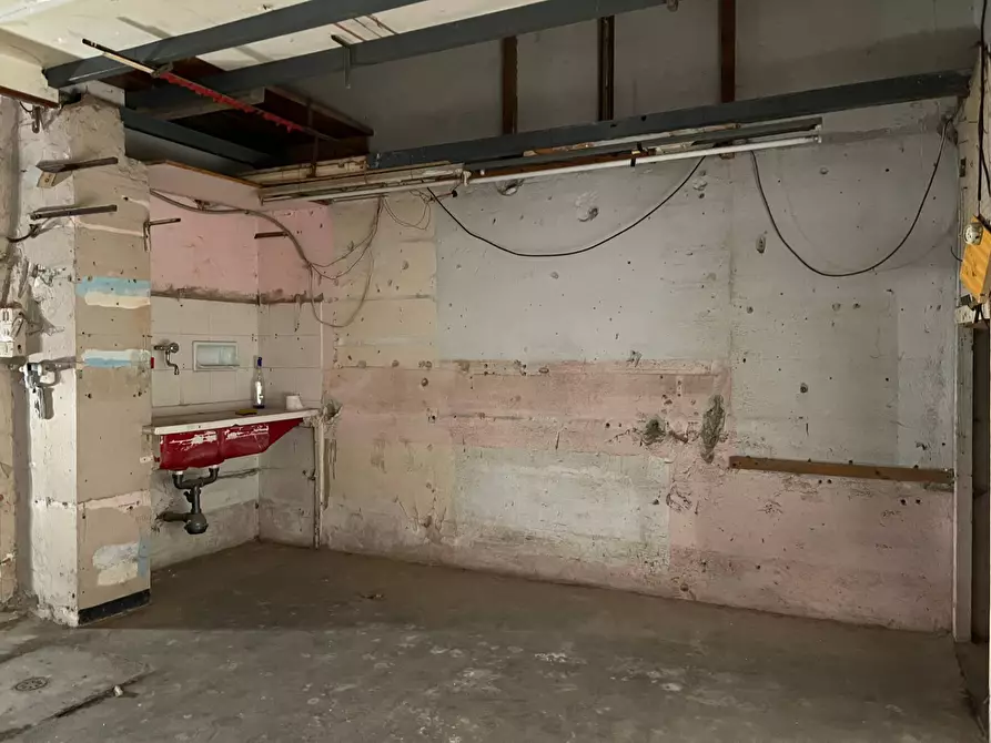 Immagine 7 di Box auto in vendita  a Savona