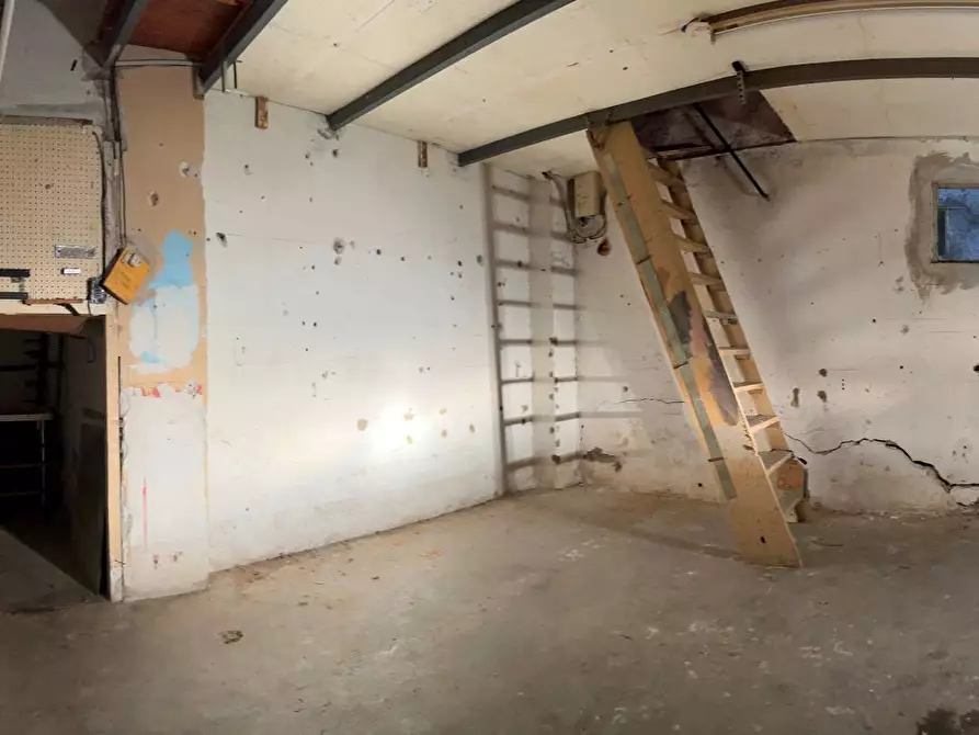 Immagine 8 di Box auto in vendita  a Savona