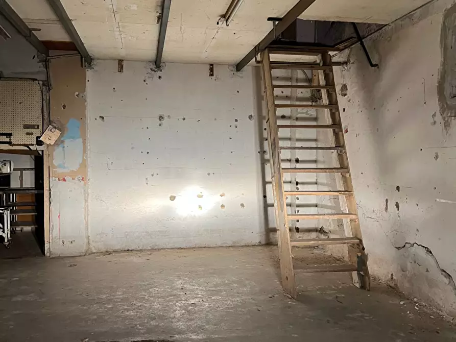 Immagine 12 di Box auto in vendita  a Savona