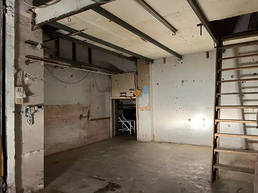 Immagine 13 di Box auto in vendita  a Savona