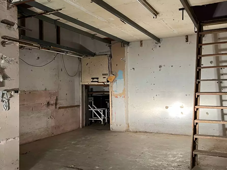 Immagine 15 di Box auto in vendita  a Savona