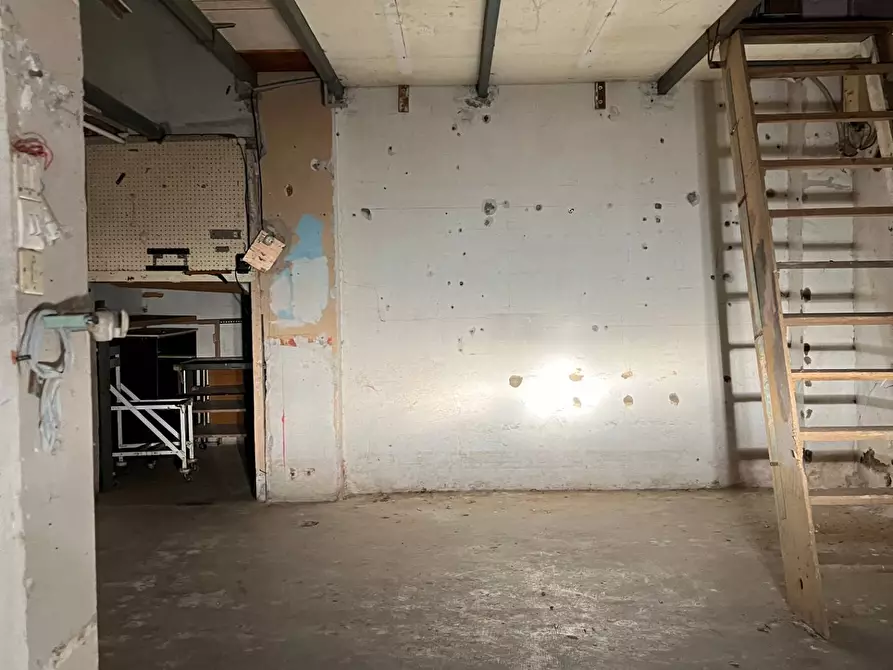 Immagine 16 di Box auto in vendita  a Savona