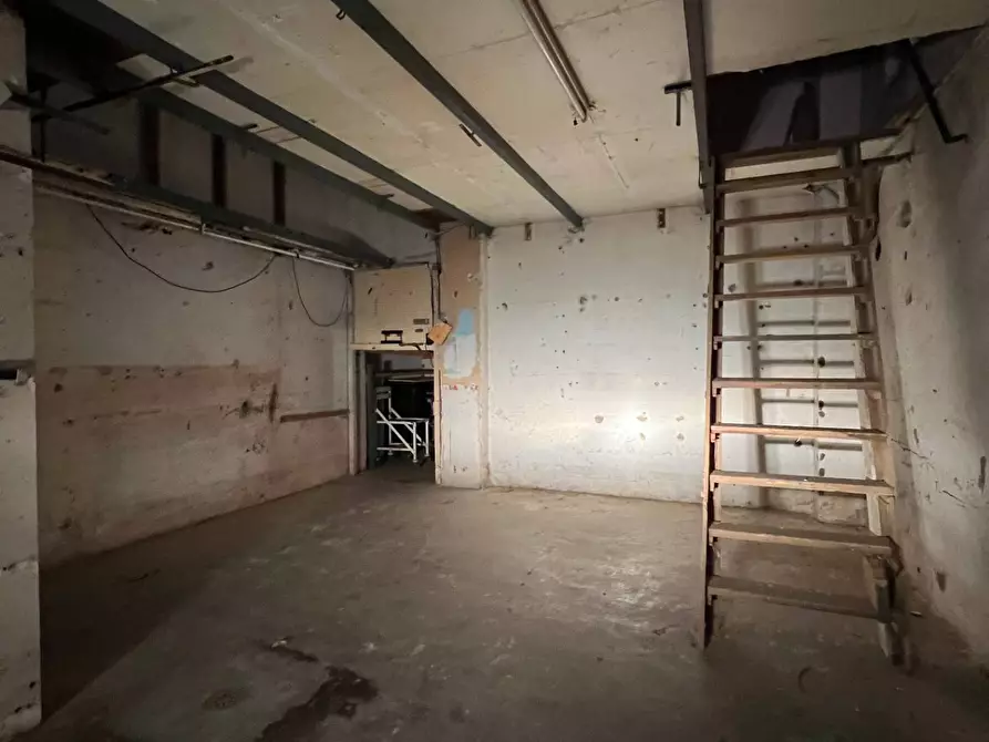 Immagine 17 di Box auto in vendita  a Savona