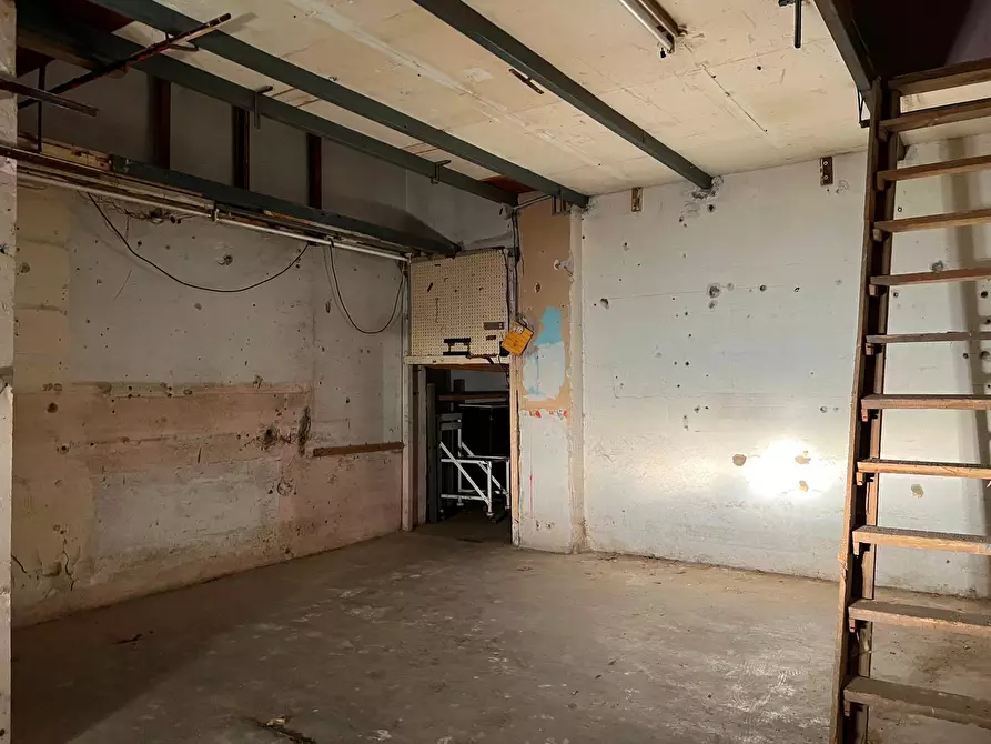 Immagine 18 di Box auto in vendita  a Savona