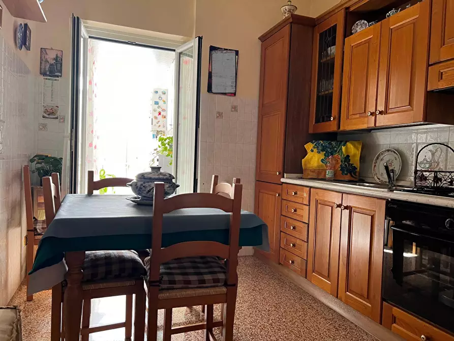 Immagine 2 di Appartamento in vendita  a Savona