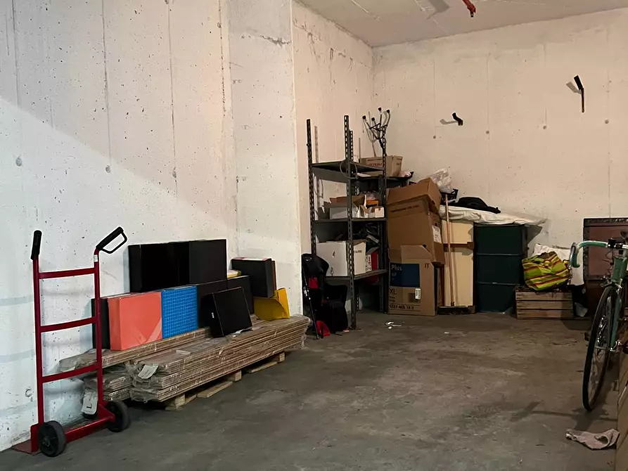 Immagine 2 di Box auto in vendita  a Savona