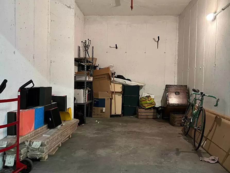 Immagine 12 di Box auto in vendita  a Savona