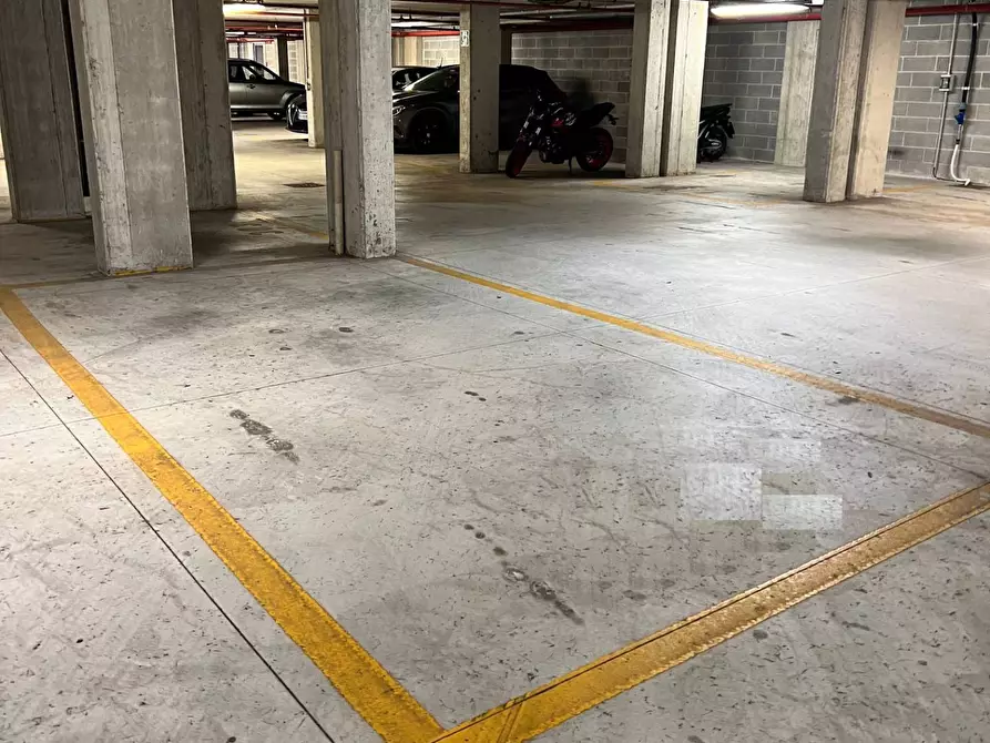 Immagine 2 di Box auto in affitto  a Savona