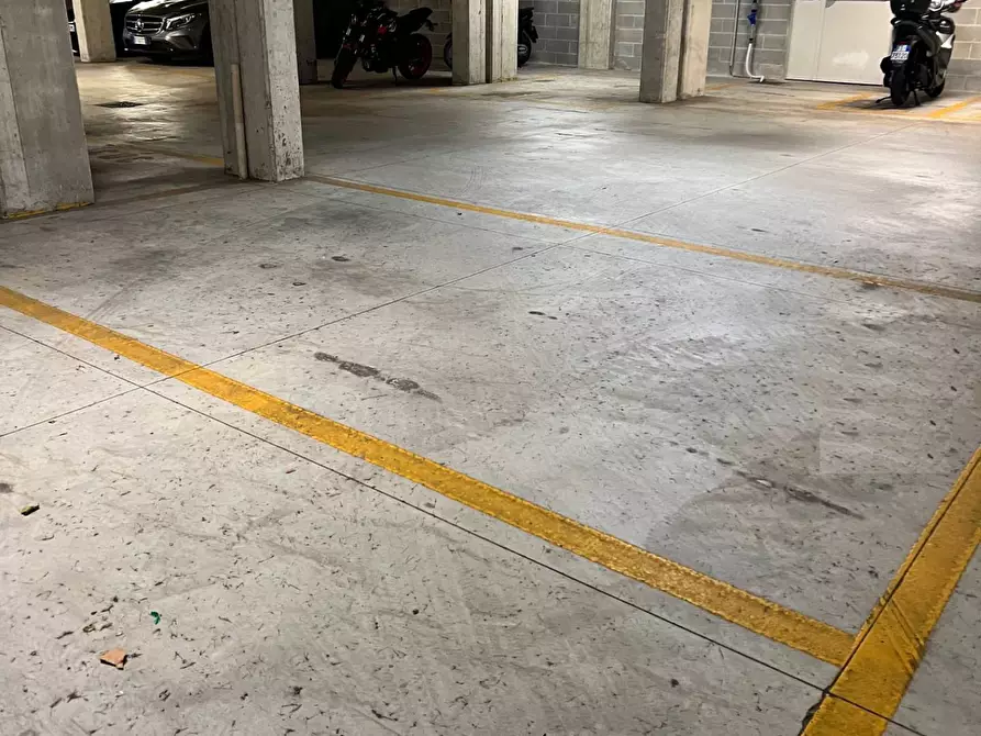 Immagine 3 di Box auto in affitto  a Savona