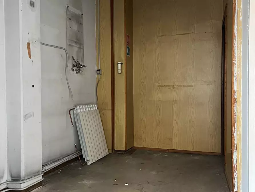 Immagine 7 di Magazzino in vendita  a Savona