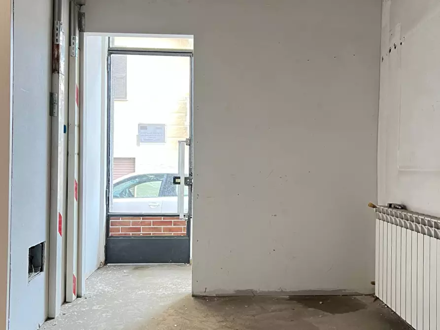 Immagine 8 di Magazzino in vendita  a Savona