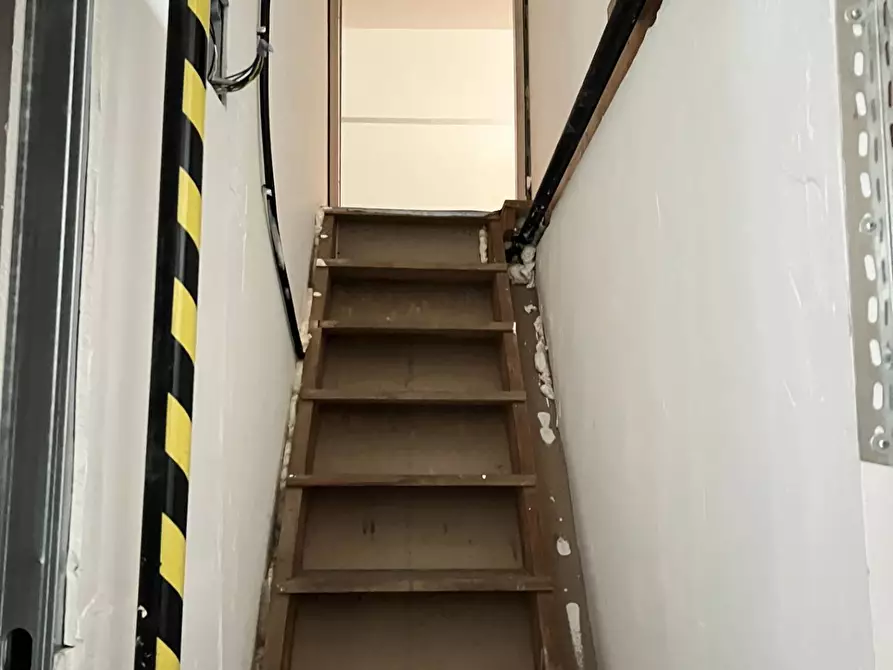 Immagine 15 di Magazzino in vendita  a Savona