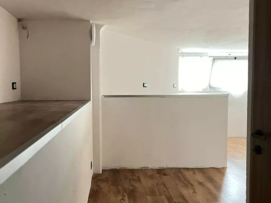 Immagine 18 di Magazzino in vendita  a Savona