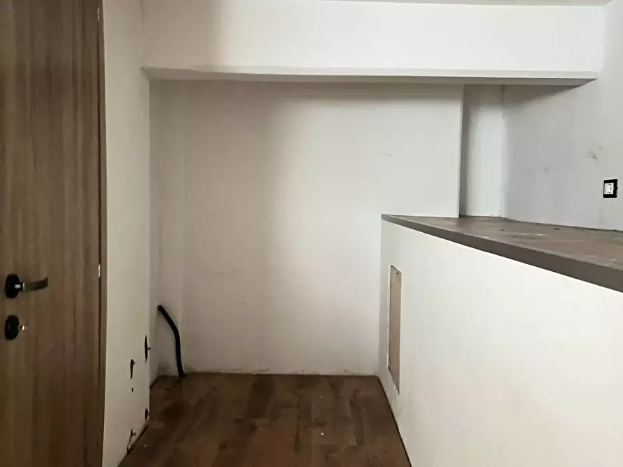 Immagine 19 di Magazzino in vendita  a Savona