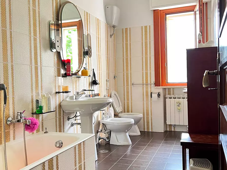 Immagine 16 di Appartamento in vendita  a Savona