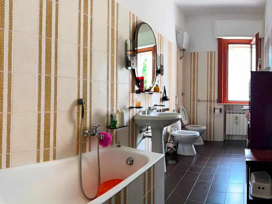 Immagine 17 di Appartamento in vendita  a Savona