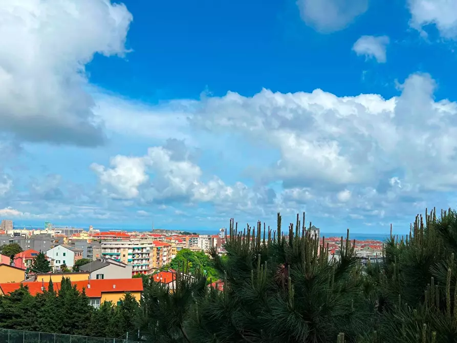 Immagine 1 di Appartamento in vendita  a Savona