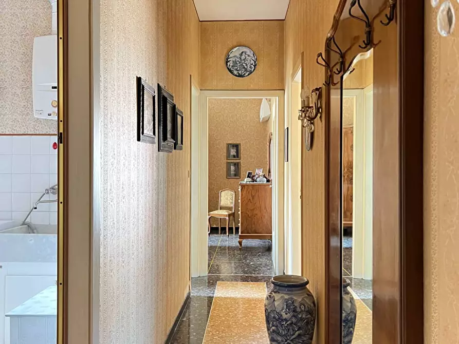 Immagine 8 di Appartamento in vendita  a Savona