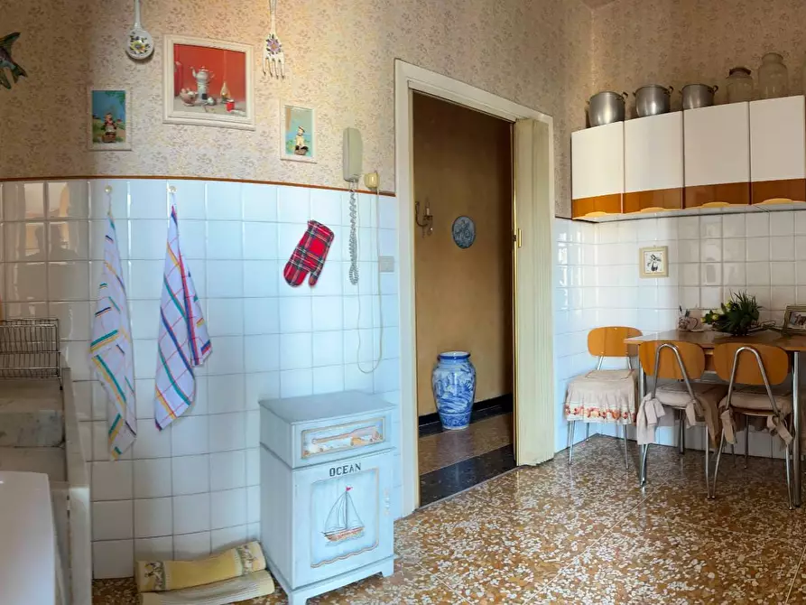 Immagine 11 di Appartamento in vendita  a Savona