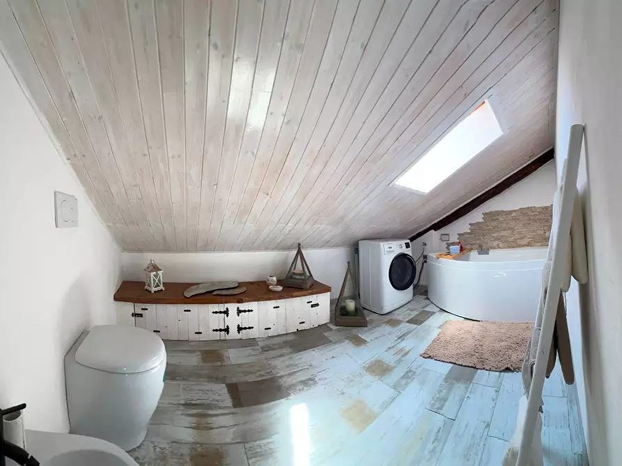 Immagine 18 di Appartamento in vendita  a Savona